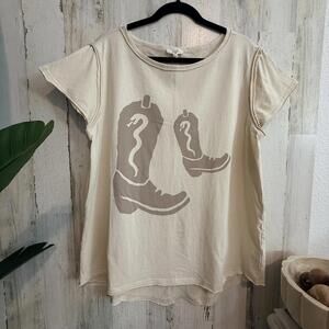 Easel LA Women's Size Medium  Abstract Boots Graphic Tee Cream Beige